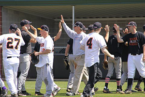 2009 alumni game5_300x200.jpg